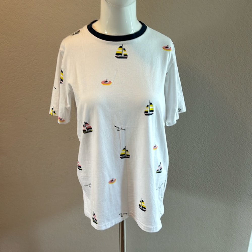 Free planet shirt men’s extra small
